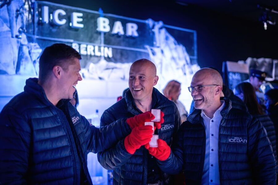Berlin: Hop-On Hop-Off Bus and Icebar Ticket Combo - The big landmarks you can cover, from Checkpoint Charlie to the Reichstag