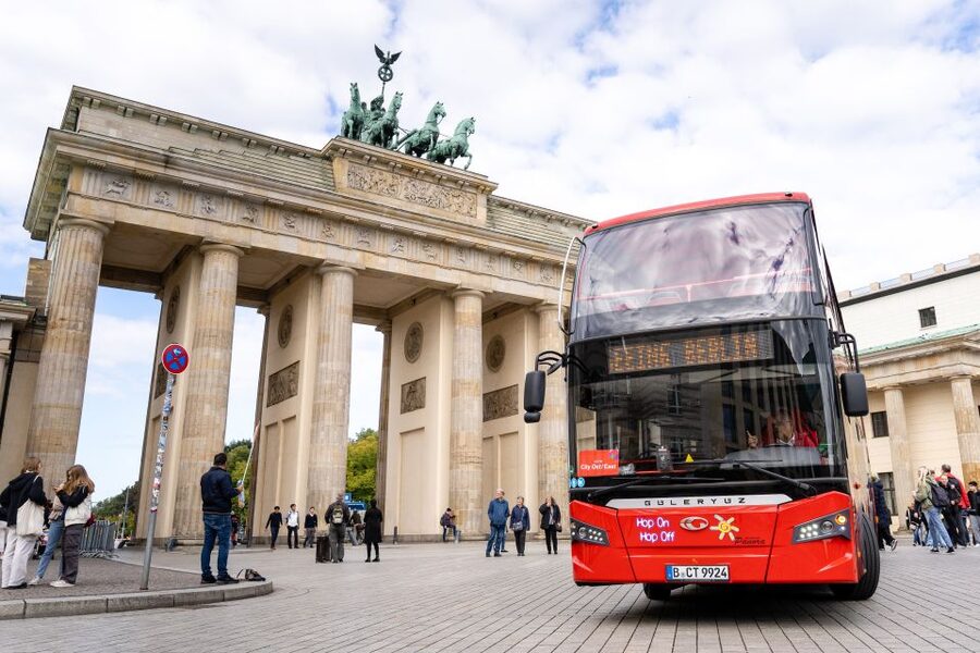 Berlin: Hop-On Hop-Off Bus & LEGOLAND Discovery Centre - Timing your day, classic tour hours plus LEGOLAND time-slot reality
