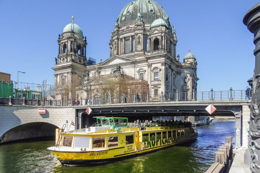 Berlin: Hop-On Hop-Off Sightseeing Bus with Boat Options - Evening tour: Wall remnants plus Prenzlauer Berg and Kreuzberg
