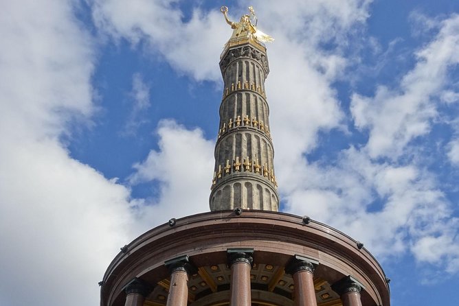 Berlin in one day - day tour with an expert guide - Unter den Linden, Humboldt University, and the everyday geography of power