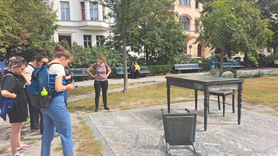 Berlin: Jewish Walking Tour including World War II - Synagogues and cemetery stops: how Berlin’s Jewish past stays visible