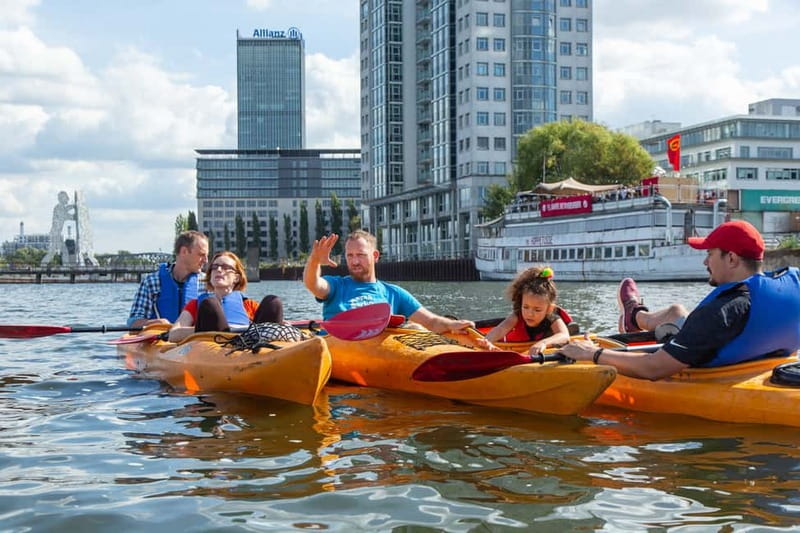 Berlin: Kayaking Tour East - Kreuzberg and Spree river - Why this kayak tour feels like seeing East Berlin differently