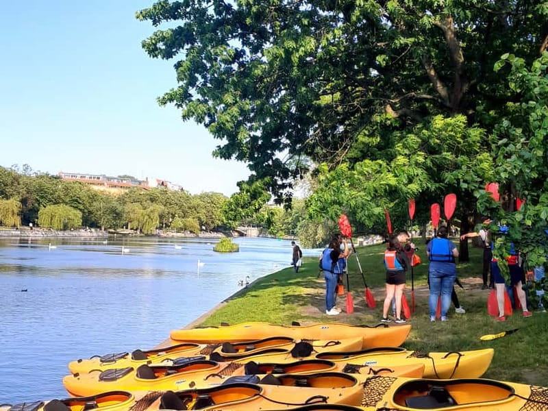 Berlin: Kayaking Tour Kreuzberg - Sunset on Landwehr Canal - How the Guide Shapes the Trip: Facts Without the Lecture