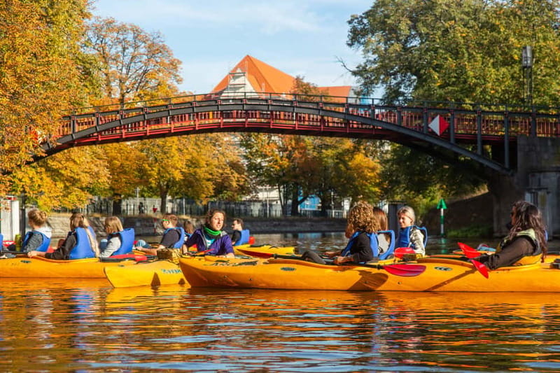 Berlin: Kayaking Tour West - one-way tour - Starting at van Loon docks in Kreuzberg, then training before you go