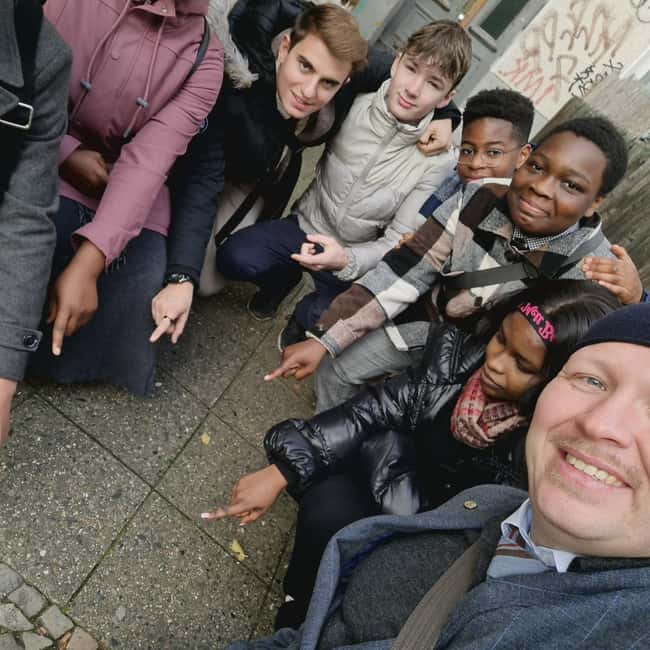 Berlin: Kids History and Sightseeing Tour (Free for Kids) - What the Walk Feels Like, From Cold War Stories to Landmark Views