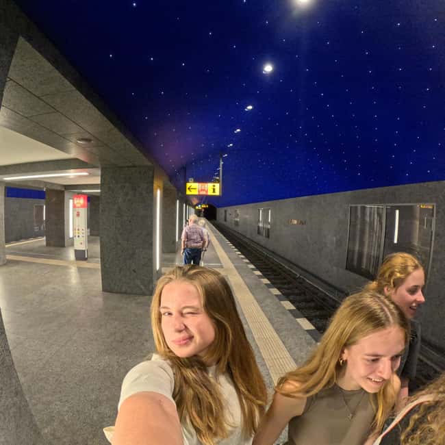 Berlin: Kids History and Sightseeing Tour (Free for Kids) - Languages and Group Experience, Especially for Mixed Ages