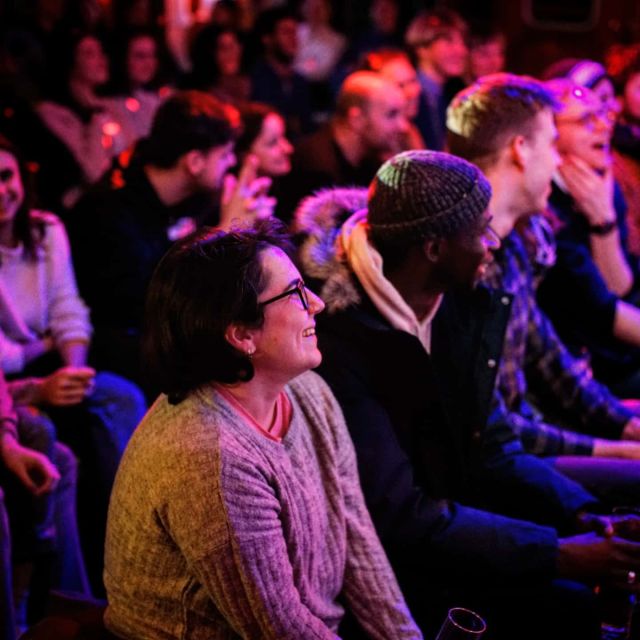 Berlin: Laughing Spree Comedy Show on a Boat - The basic flow: doors at 8pm, welcome shot, then comedy with deck time