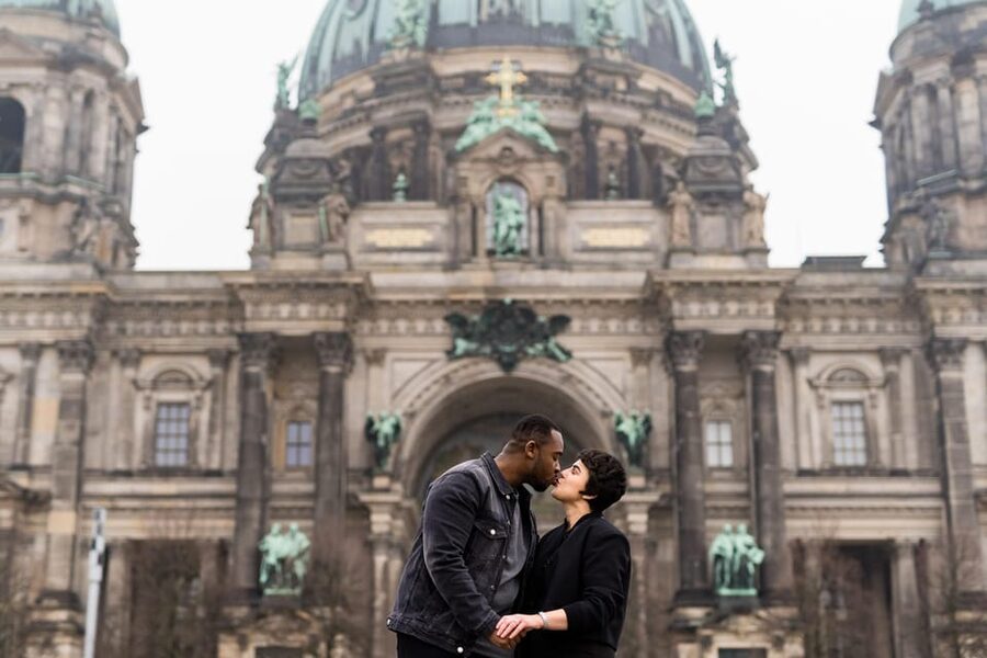 Berlin Love Story: Surprise Proposal Photography Session - Museum Island: classic Berlin visuals in a tight timeframe