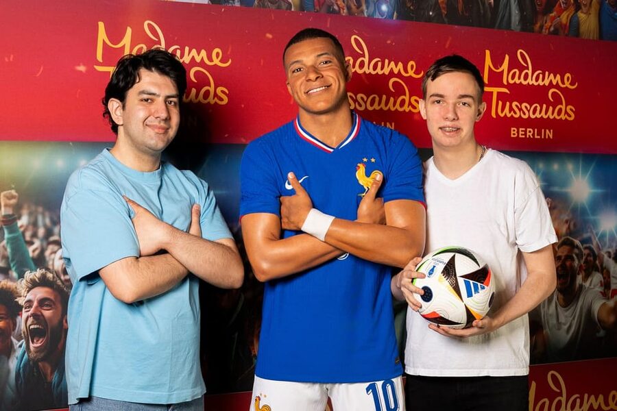 Berlin: Madame Tussauds Admission Ticket - Berlin Vibes: Teledisko energy, Goldelse selfies, and pop and rap icons