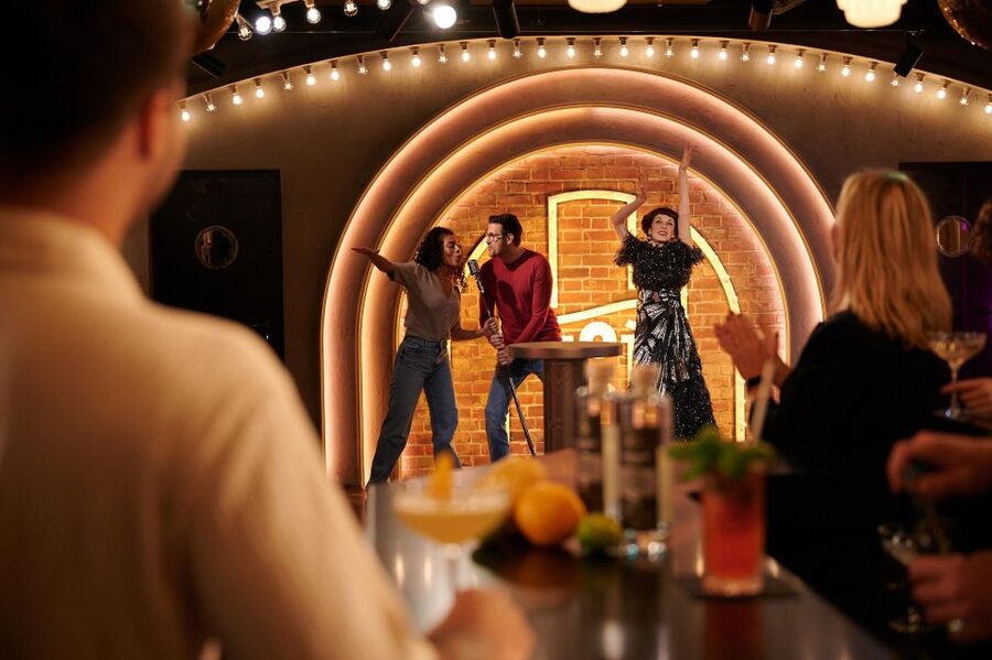 Berlin: Madame Tussauds Museum & Berlin Dungeon Combo Ticket - Madame Tussauds Berlin: interactive celebrity rooms and big cultural moments