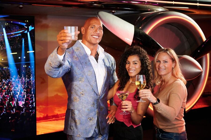 Berlin: Madame Tussauds Museum & Berlin Dungeon Combo Ticket - What to expect at each attraction, step by step