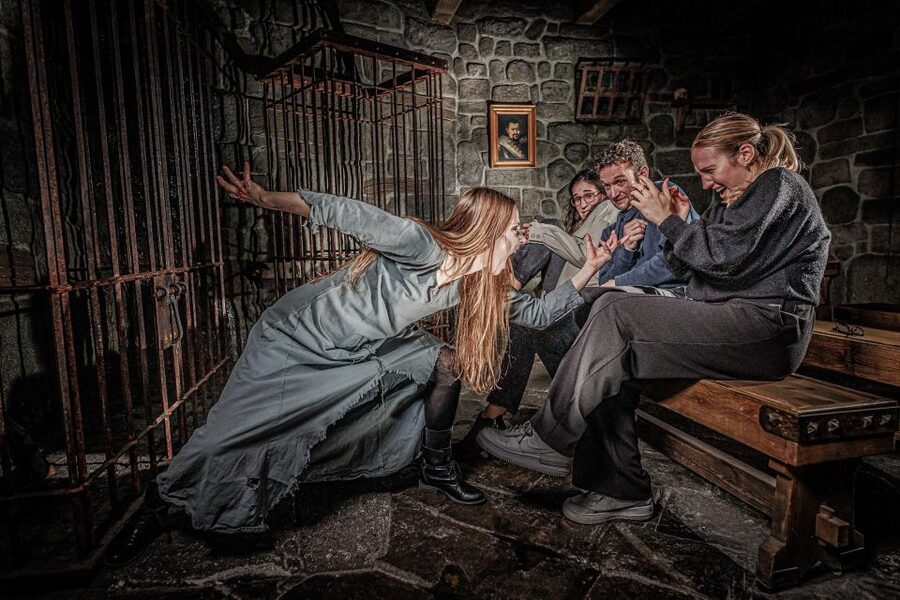 Berlin: Madame Tussauds Museum & Berlin Dungeon Combo Ticket - Health, age, and comfort: who should think twice