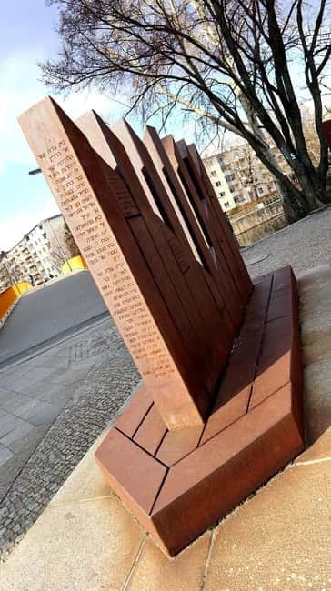 Berlin: Modernist Architecture Tour in the Hansaviertel - A Quiet Memorial Stop That Changes How You See Everything Else