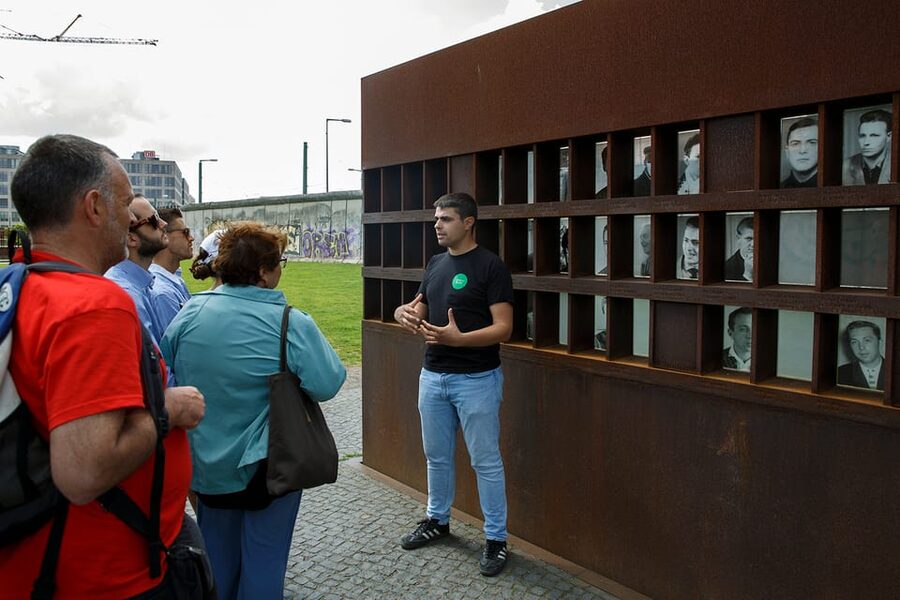 Berlin: Muro,Guerra Fría y Museo de la Stasi - Ghost U-Bahn stations: what control looked like underground