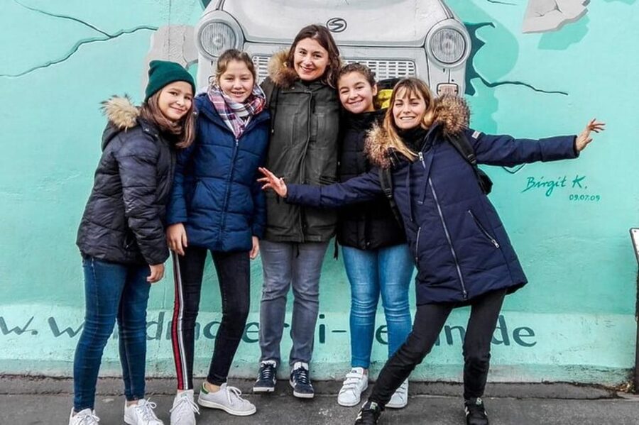 Berlin : Must-see attractions Walking Tour - Checkpoint Charlie: borders, power, and everyday reality