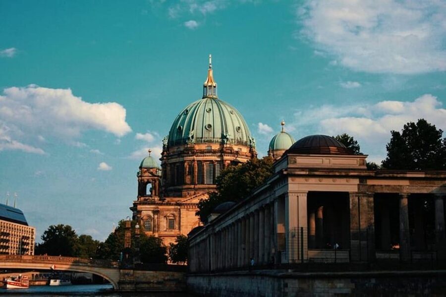 Berlin : Must-see attractions Walking Tour - Private and customizable: what you actually gain