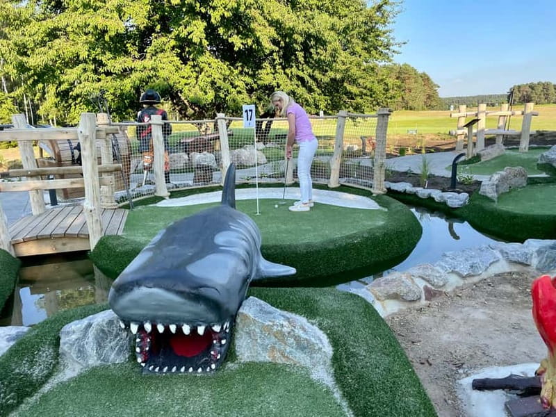 Berlin: Pirate´s Island Adventure Mini Golf Ticket - Your 1.5-hour game plan: check in, get your club, start swinging