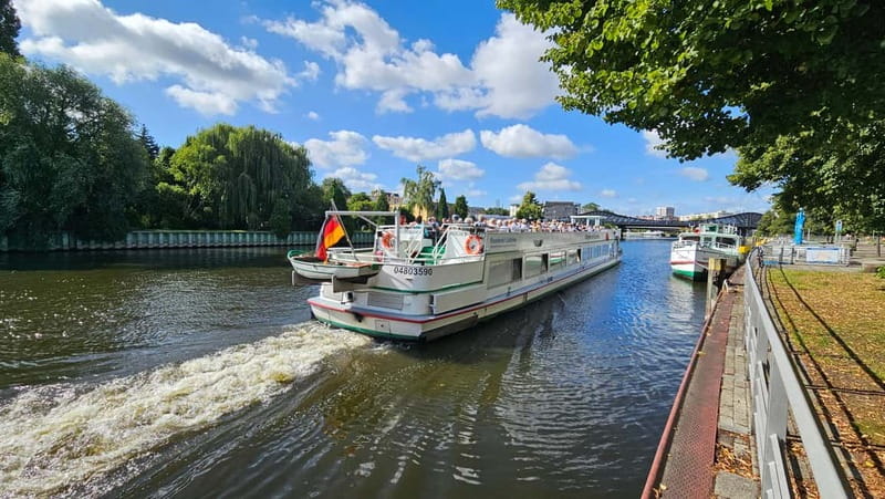 Berlin: Potsdam-Rundfahrt über die Unterhavel mit Guide - Key takeaways before you board