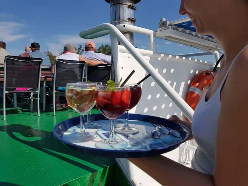 Berlin: Potsdam-Rundfahrt über die Unterhavel mit Guide - Food and drinks onboard: plan for purchases, not a full meal