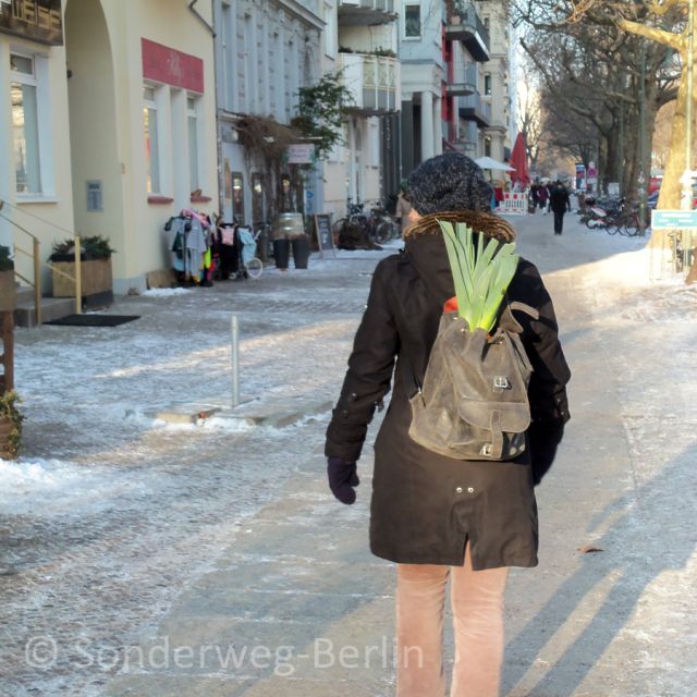 Berlin: Prenzlauer Berg District Guided Walking Tour - Schönhauser Allee Anchors: Jewish Cemetery and the Wasserturm