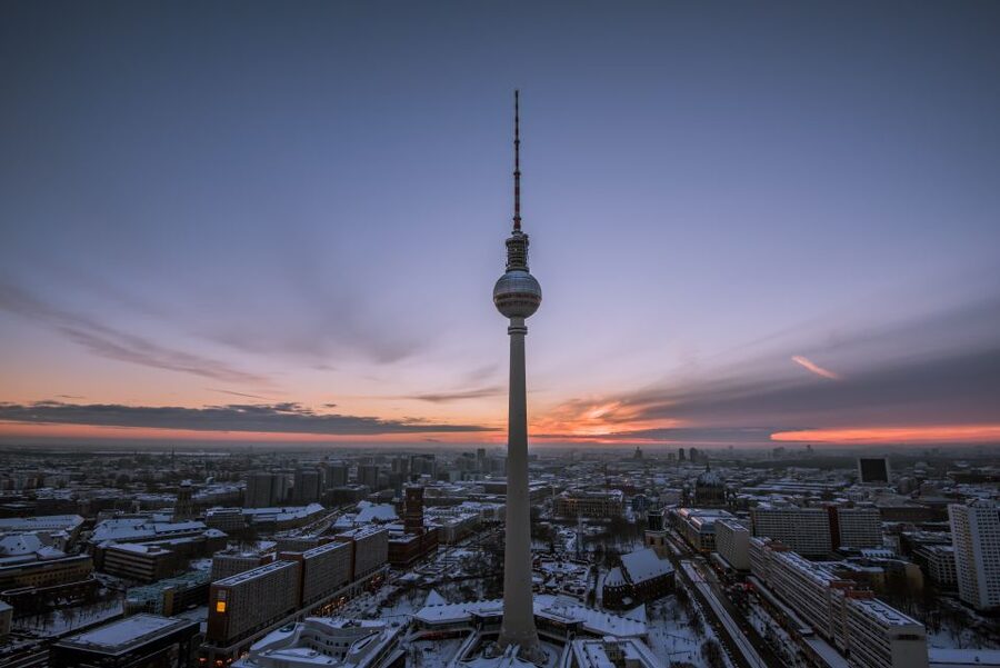 Berlin: Private Guided Tour of the Main Sights - The real value: WWII to Cold War context you can see from the car