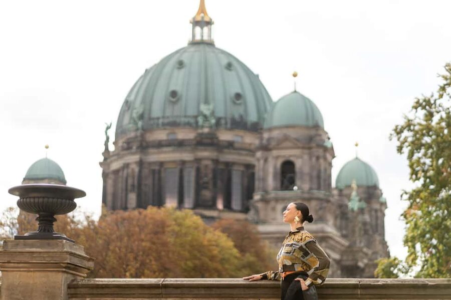 Berlin: Private Photo Session with Professional Photographer - Lustgarten and Altes Museum: Turning Big Squares Into Flattering Frames