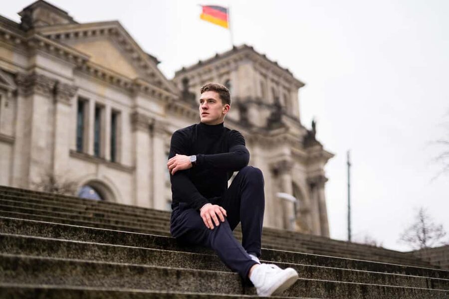 Berlin: Private Photo Session with Professional Photographer - How the Photographer Helps You Look Like Yourself