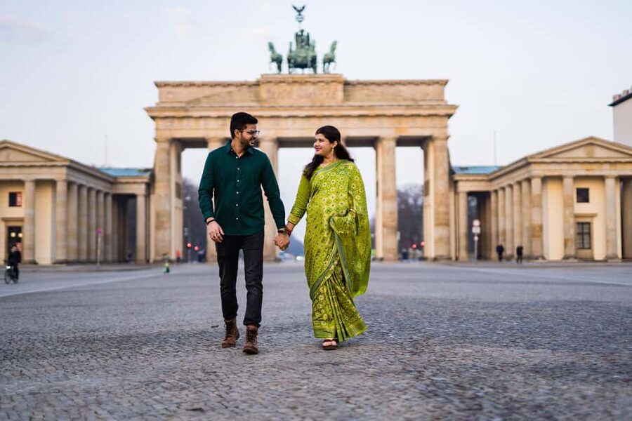 Berlin: Private Photo Session with Professional Photographer - Editing, the Online Gallery, and Fast Delivery Within 48 Hours