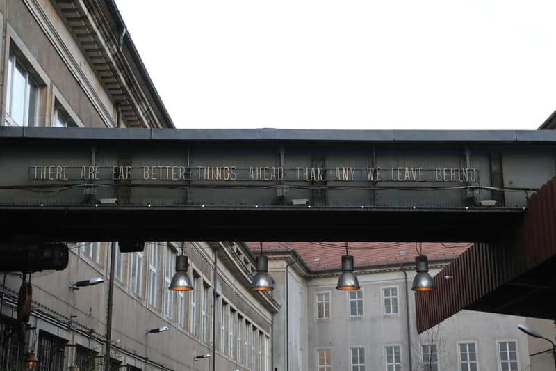 Berlin: Private Sightseeing Tour in an E-Rickshaw - A private e-rickshaw tour that turns Berlin sights into a story