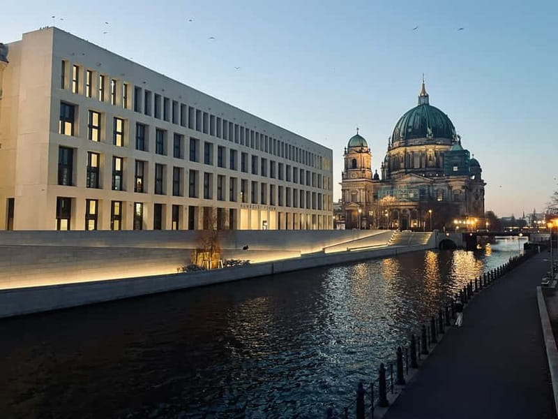 Berlin: Private Sightseeing Tour in an E-Rickshaw - Checkpoint Charlie and Parochialkirche: history in clear chunks