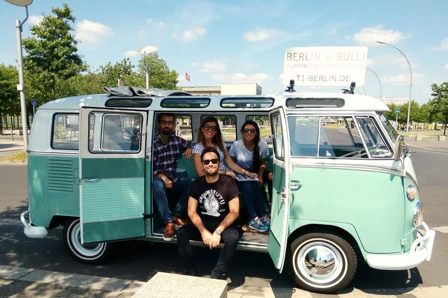 Berlin: Private Sightseeing Tour in Iconic Oldtimer VW Bus - Berliner Dom, Alte Nationalgalerie, and the Opera zone: classic Berlin in one sweep