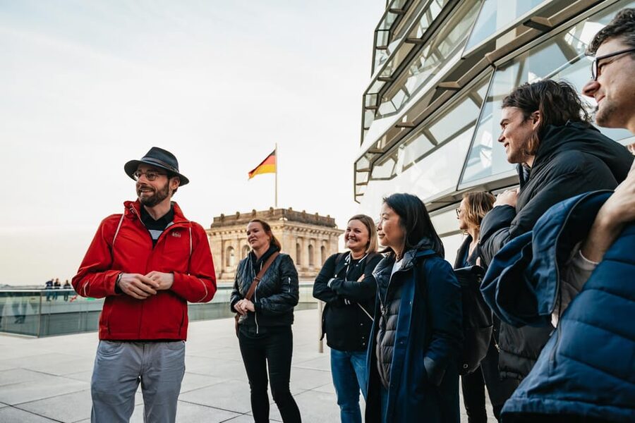 Berlin: Reichstag, Dome and Government District Guided Tour - Crossing the Historical Sector Border on the Way to the Reichstag