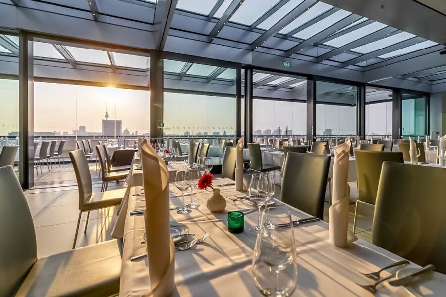 Berlin: Rooftop Dinner at the Käfer Restaurant Reichstag - Timing tips that can save your evening