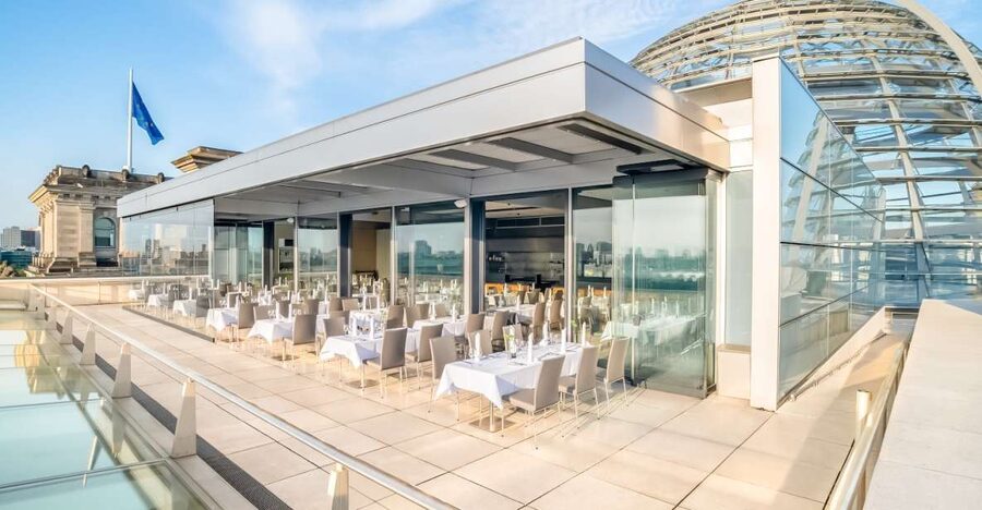 Berlin: Rooftop Lunch at the Reichstag's Käfer Restaurant - Entering the Reichstag: security takes time, even with reserved entry