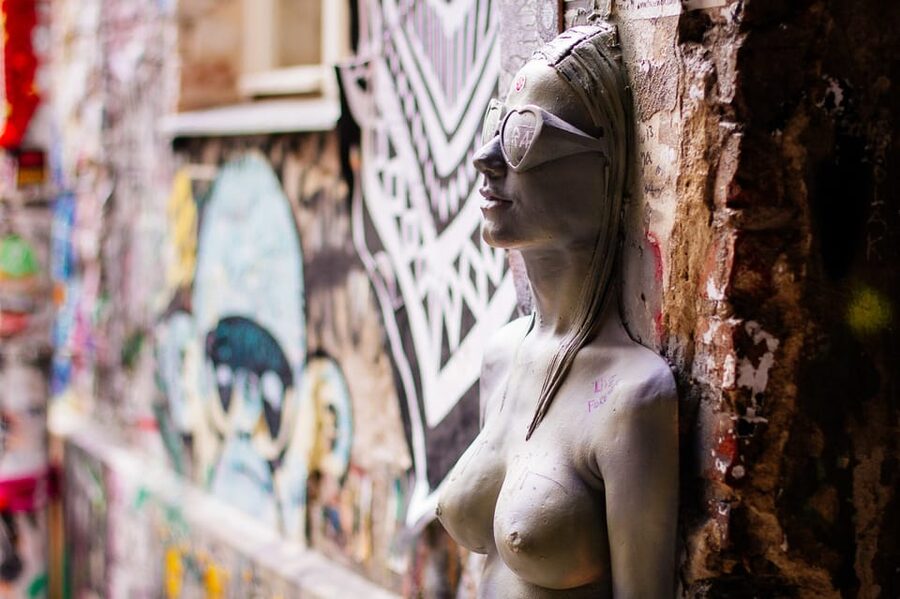 Berlin's Alternative Side: The Urban Jungle Tour - Urban Spree beer garden: tasting German beer and watching local downtime