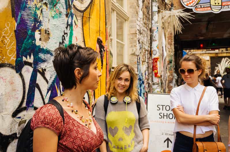 Berlin's Alternative Side: The Urban Jungle Tour - Finding your guide near Butler’s Gift Shop (and getting comfortable shoes)