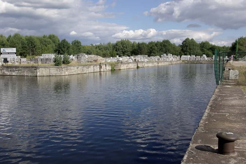 Berlin & Sachsenhausen: 5-Hour Tour "Third Reich" by VW-Bus - Who this tour is best for