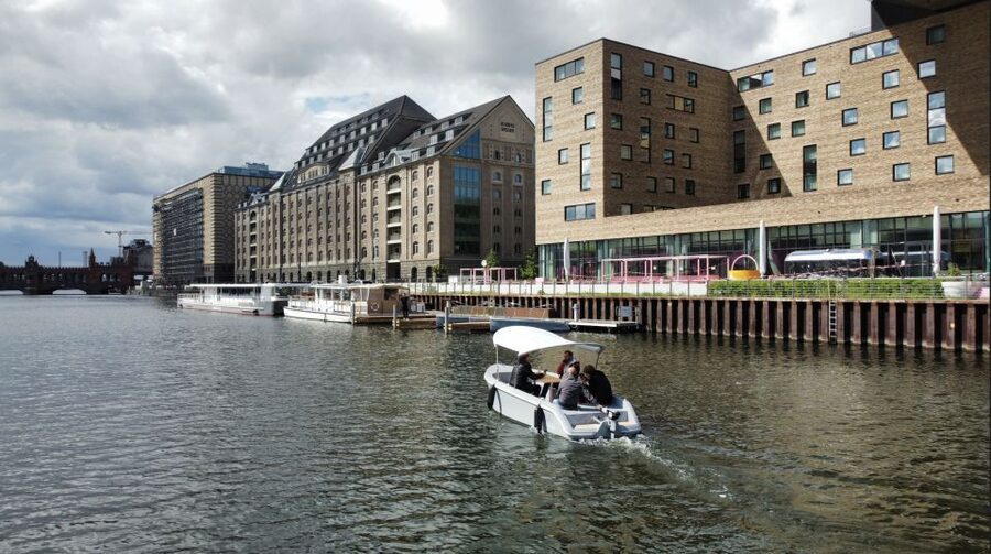 Berlin: Self-Drive Boat Tour - Getting started at GoBoat: what the first 15 minutes is really for