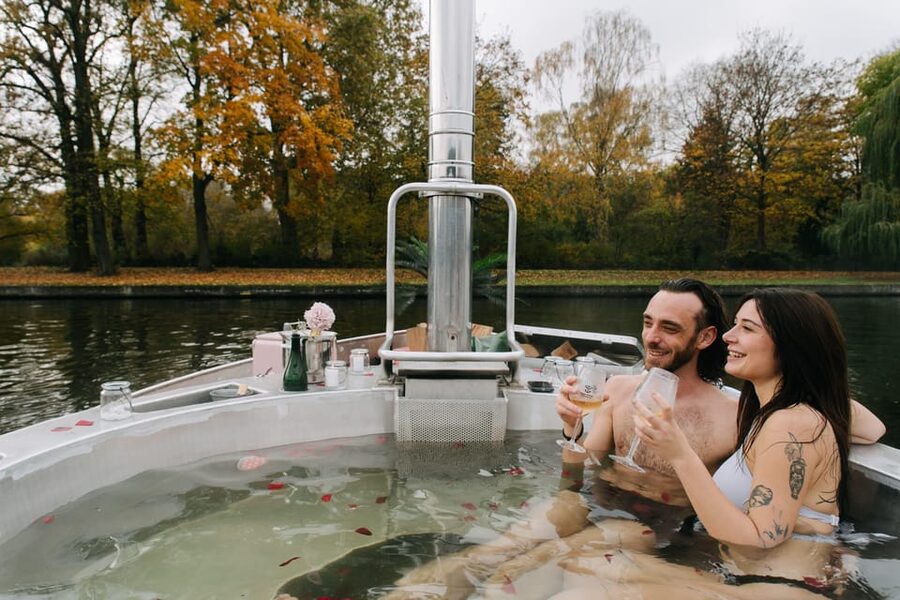 Berlin: Self-drive hot tub boat experience - Why this Berlin hot tub boat feels different from normal sightseeing