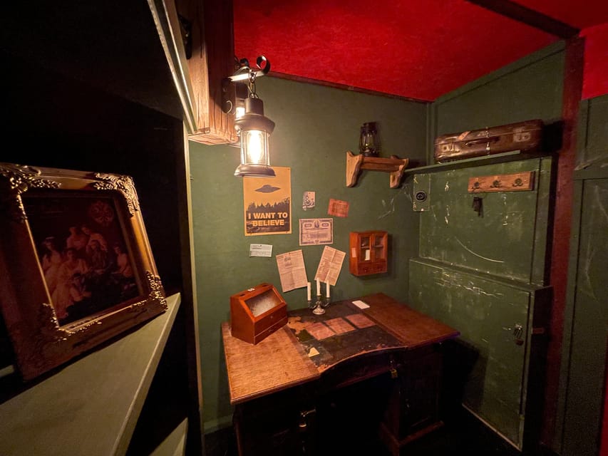 Berlin: “Shadow of the Rubber Duck” Escape Room Experience - Your 1-Hour Role: How the Investigator Briefing Works