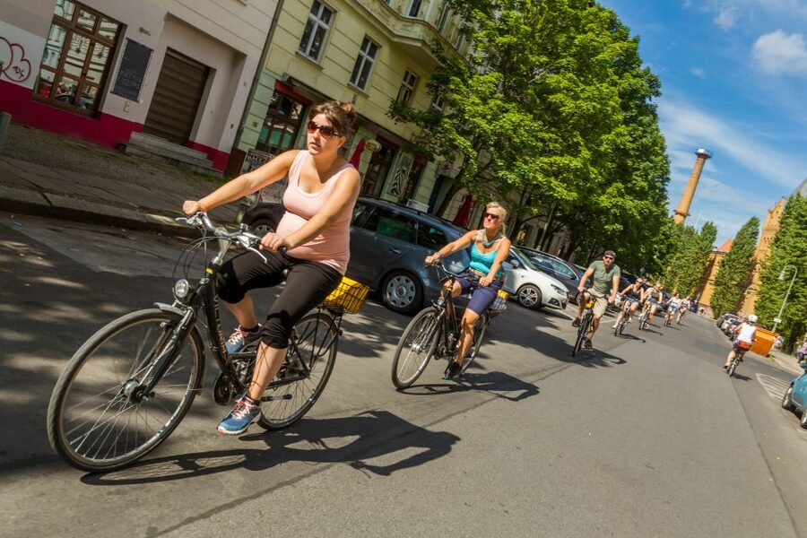 Berlin: Sights and Highlights Bike Tour with a Local Guide - Key things that make this tour work
