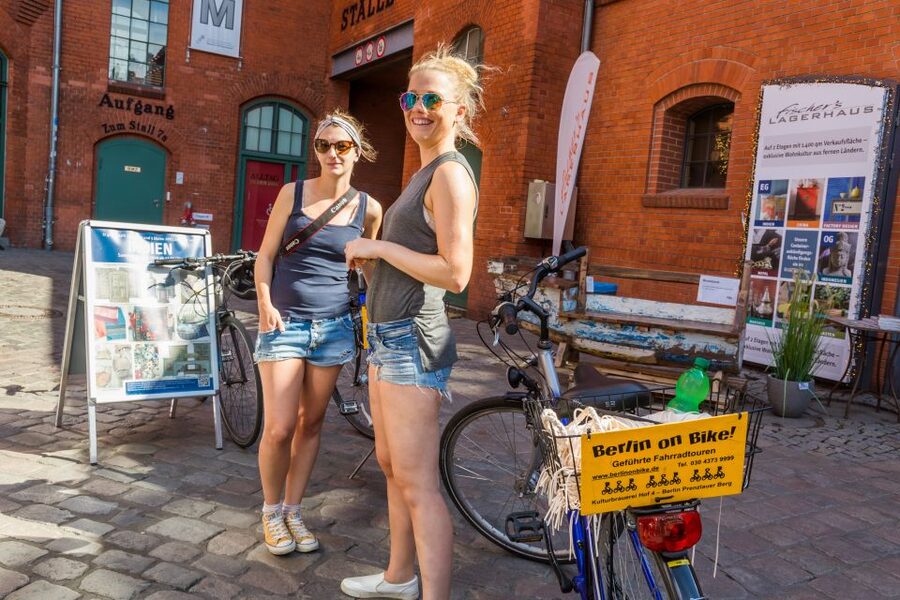 Berlin: Sights and Highlights Bike Tour with a Local Guide - Why bikes are a smart way to read Berlin in 3 hours