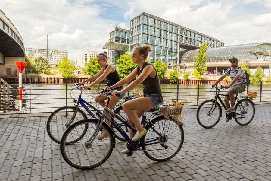 Berlin: Sights and Highlights Bike Tour with a Local Guide - Riding past the Berlin Wall, and what to watch for while you roll