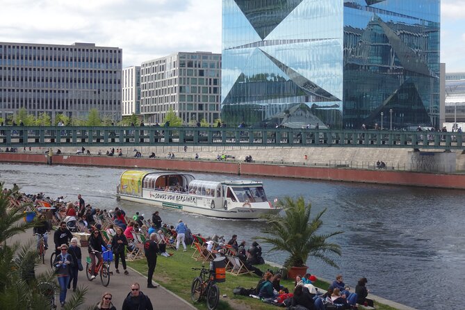 Berlin sightseeing boat tour on the Spree - The stops that matter: Berlin Cathedral and Museum Island from the water