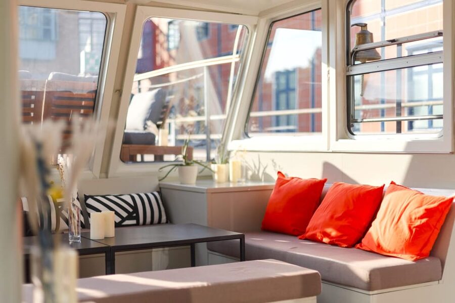 Berlin: Sightseeing Boat Tour on the Spree for Families - Family fit: how it works with kids under 12 and dogs