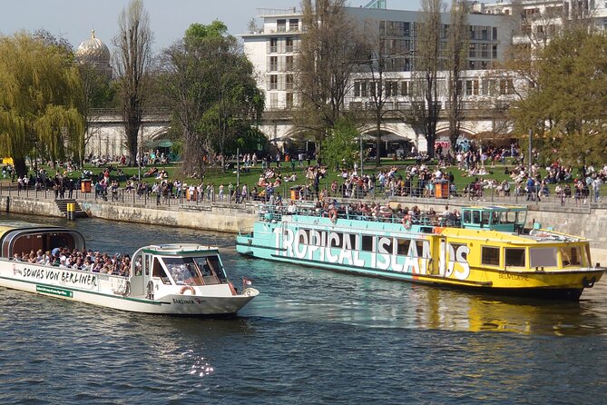Berlin sightseeing boat tour on the Spree - The audio tour reality: English is there, but timing and volume can make or break it