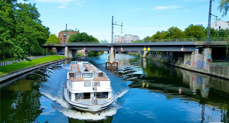 Berlin: Sightseeing Cruise from Berlin Main Station - Why a Spree cruise from Hauptbahnhof feels like a fast win