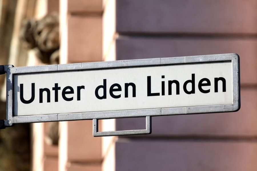 Berlin: Sightseeing Walking Tour of the Top 20 Attractions - Starting at Paul-Löbe-Haus, then getting your bearings fast