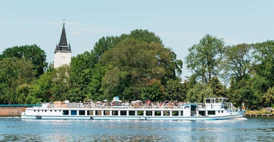 Berlin: Spree Boat Tour to Müggelsee - Getting started at Treptow Harbor, and what to expect in the first stretch