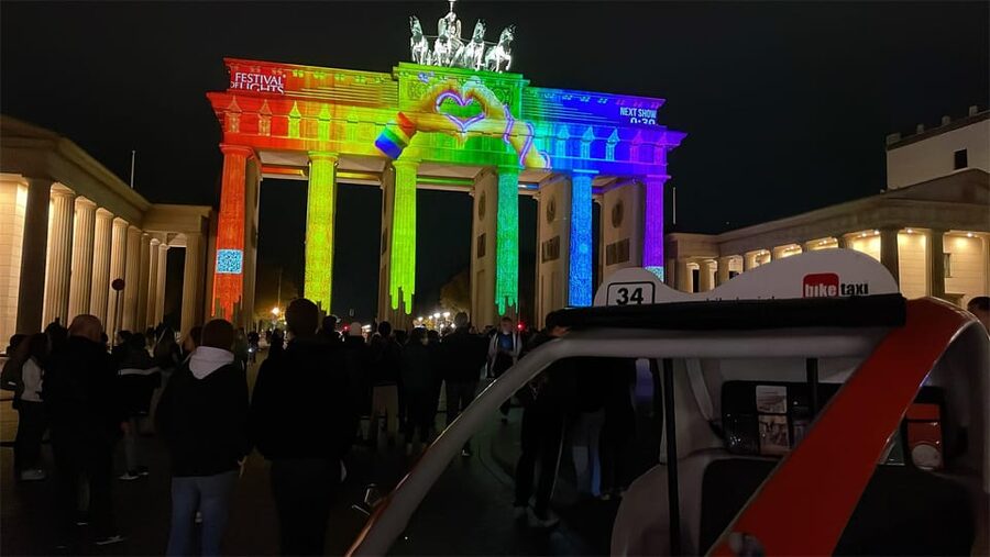 Berlin: taxi-bicycle Tour by Night and Illuminations - Key things to know